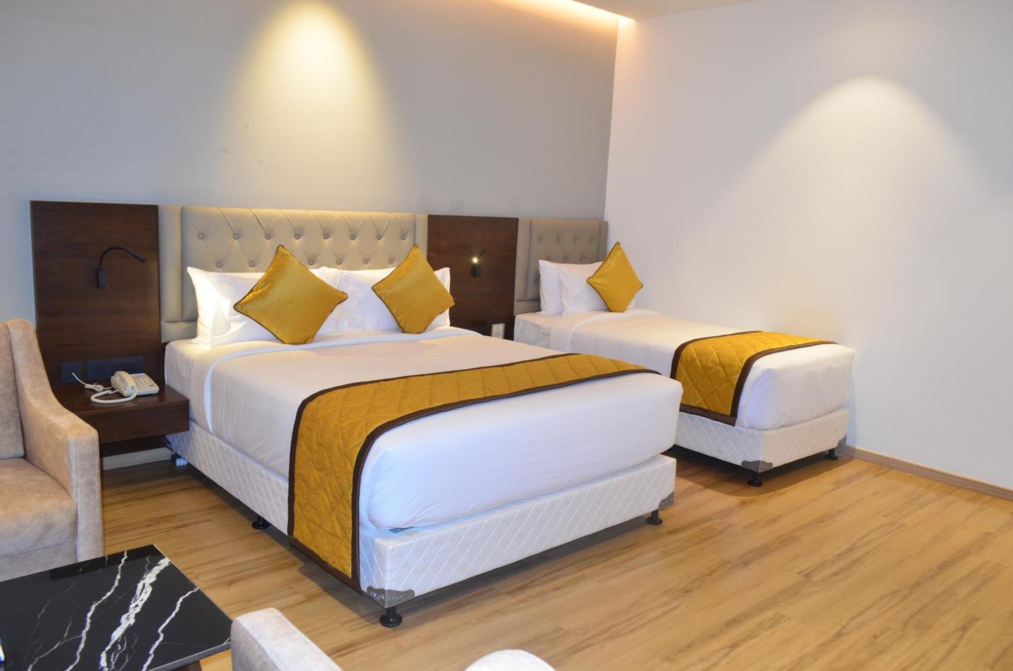 The Aurum Subrahmanya Extérieur photo