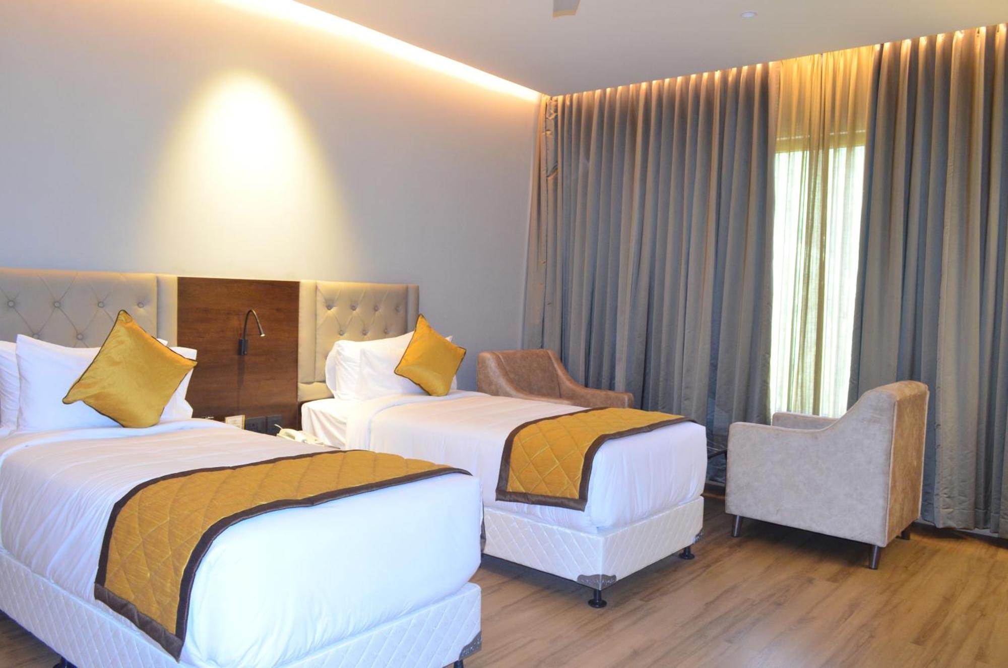 The Aurum Subrahmanya Extérieur photo